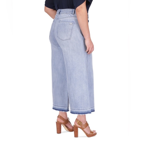 Michael Michael Kors Plus Size Frayed-Hem Cropped Flare-Leg Jeans -Sky Haze Wash - Picture 2 of 3